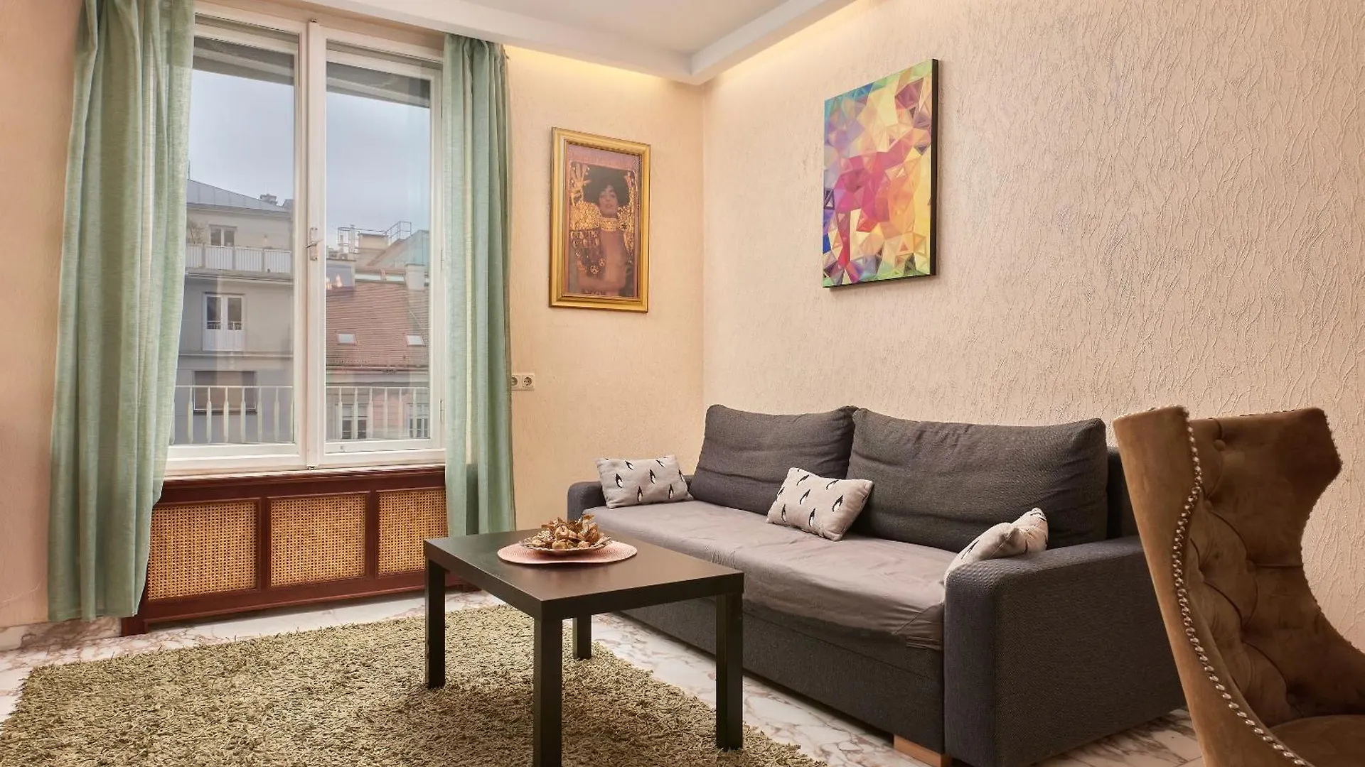 Vintage Austrian Exclusive Apartment In The Heart Of Vienna W Free Parking