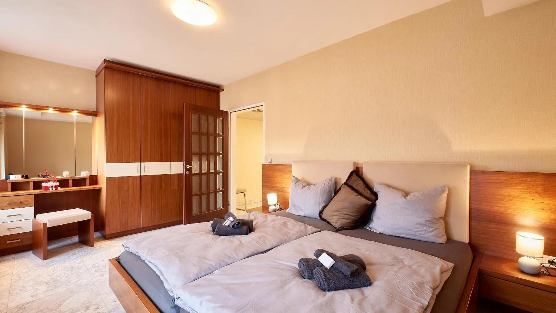 Vintage Austrian Exclusive Apartment In The Heart Of Vienna W Free Parking location