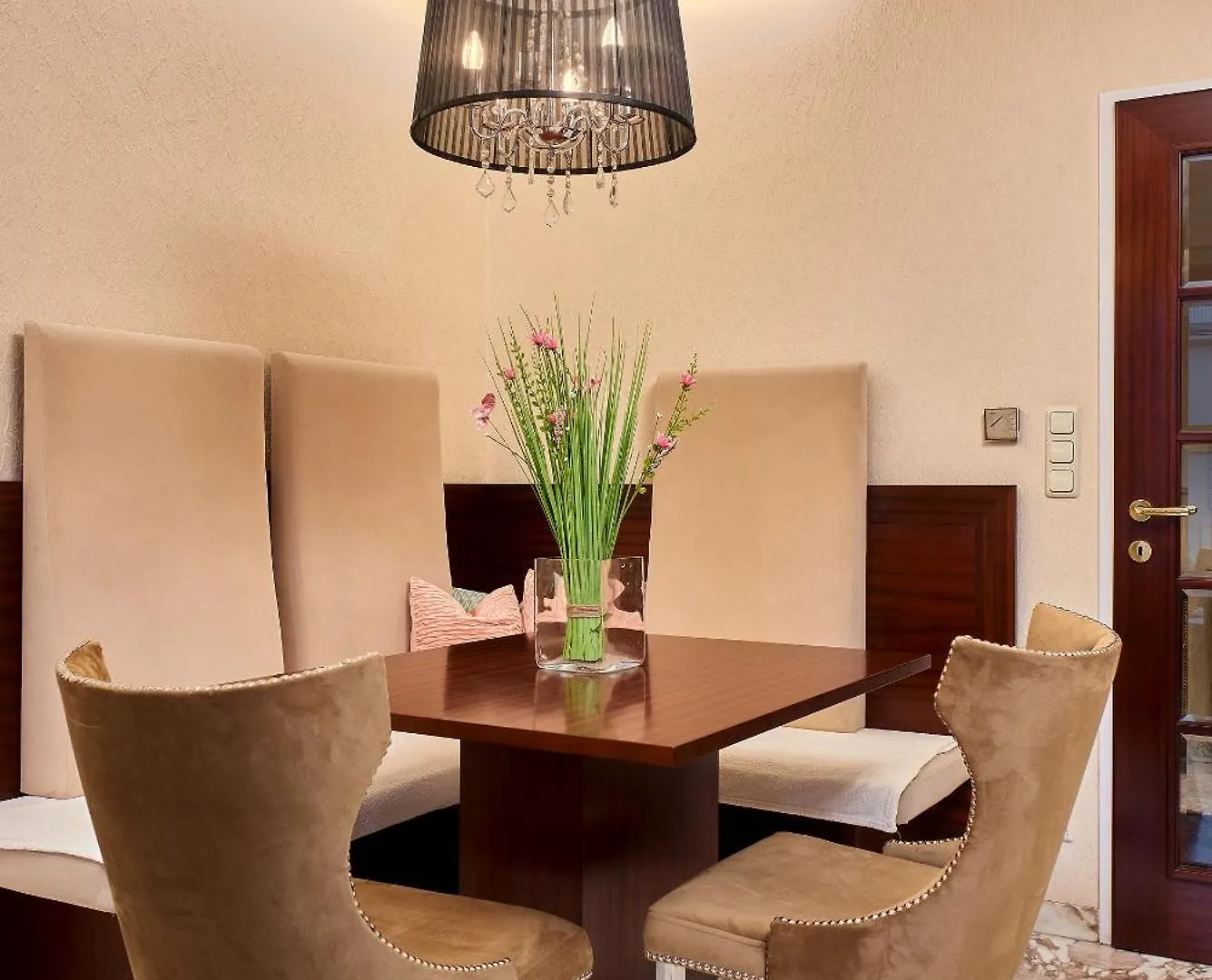 Vintage Austrian Exclusive Apartment In The Heart Of Vienna W Free Parking